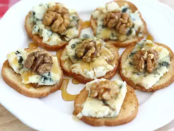 Tarif Rokfor, ceviz ve ballı tost