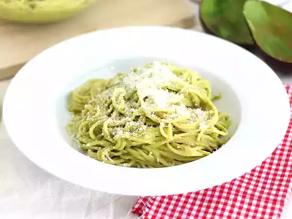 Tarif Avokadolu spagetti carbonara