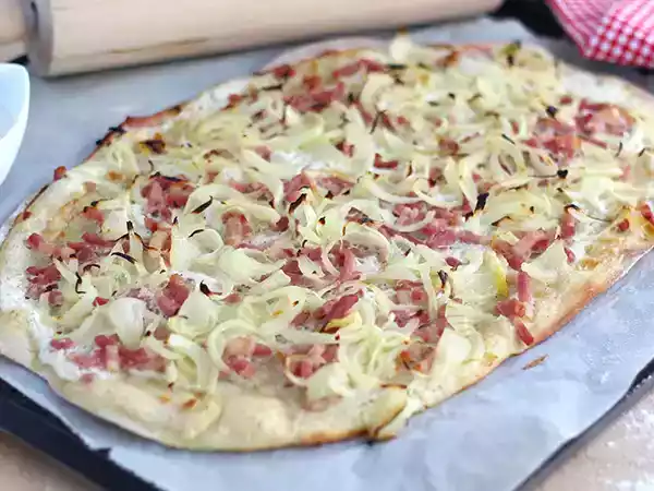 Tarif Flammekueche, alsas usulü flambé tart