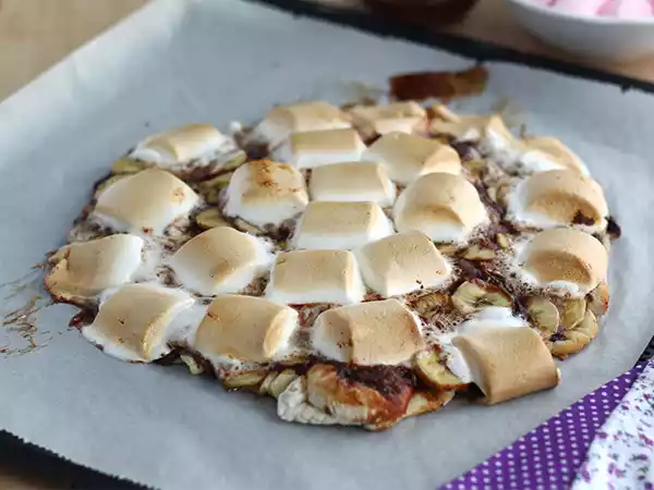 Tarif Tatlı muzlu ve çikolatalı pizza