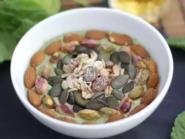 Tarif Smoothie kasesi kivi nane ıspanak filizleri