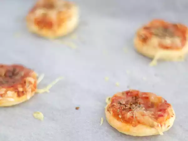 Tarif Milföy hamurlu mini pizzalar
