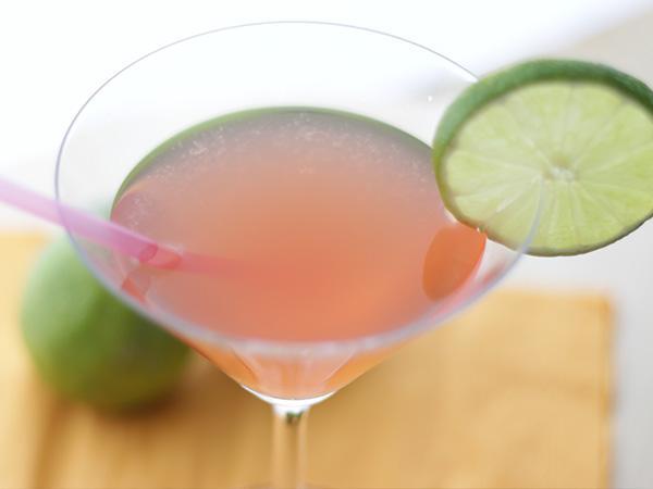 Tarif Kızılcık suyu ile cosmopolitan