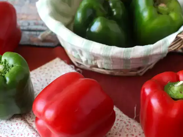 Tarif Kızartma tavasında biberlerin kabuğu nasıl soyulur