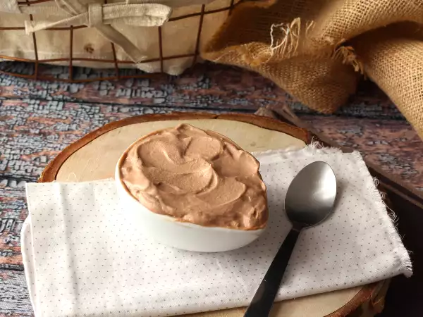 Tarif Nutella kreması, pastalarınızın ve katlı pastalarınızın üzerine sürmek için mükemmeldir