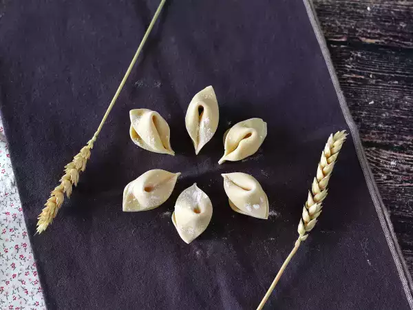 Tarif Ev yapımı makarna nasıl yapılır: sorpresine, sevimli küçük bir makarna