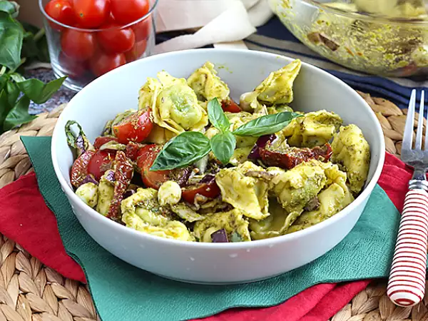 Tarif Tortellini ve pesto salatası