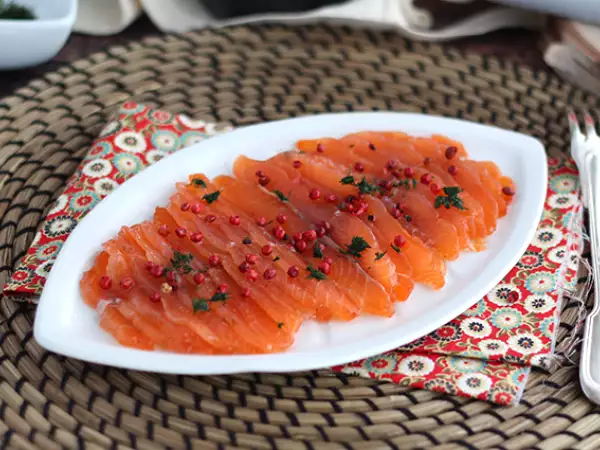Tarif Gravlax, i̇sveç usulü marine edilmiş somon balığı