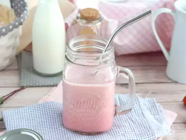 Tarif Vegan kırmızı meyveli milkshake