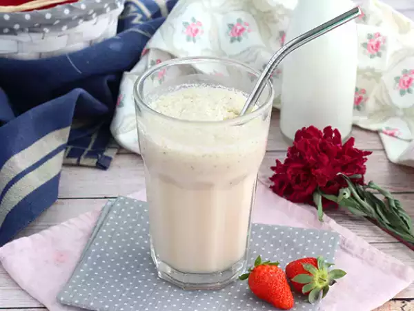 Tarif Çilekli ve vanilyalı milkshake