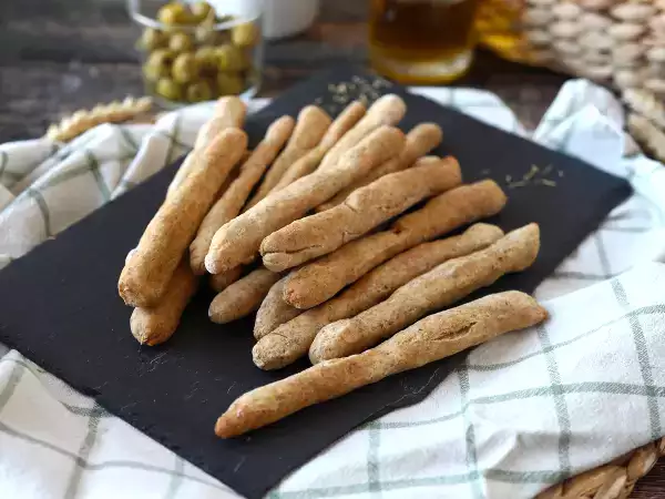 Tarif Ev yapımı otlu gressinler: yapımı kolay ve süper çıtır!