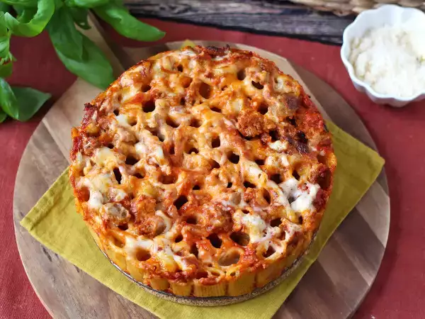 Tarif Sosis, beşamel sos ve mozzarella peynirli fırında rigatoni timballo