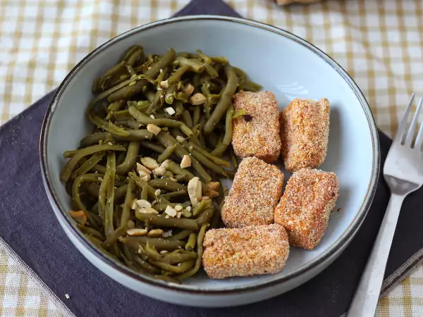 Tarif Hava fritözünde pişirilmiş çıtır tofu parçaları ve tay usulü yeşil fasulye