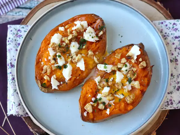 Tarif Yumurta, feta peyniri, bal ve cevizli fırında tatlı patates