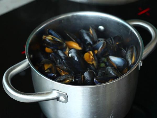 Moules marinières, basit ve lezzetli bir tarif - Hazırlık adım 3