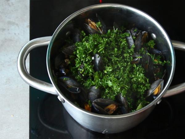 Moules marinières, basit ve lezzetli bir tarif - Hazırlık adım 4