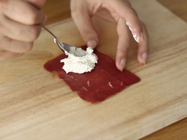 Chavroux ile Bündnerfleisch ruloları - Hazırlık adım 1