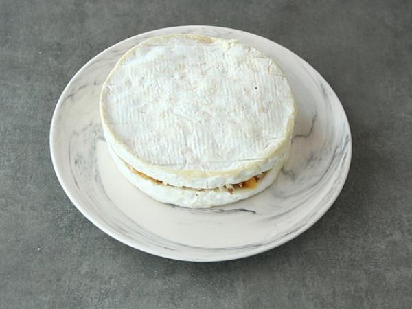Kayısı ve badem dolgulu Brie - Hazırlık adım 4
