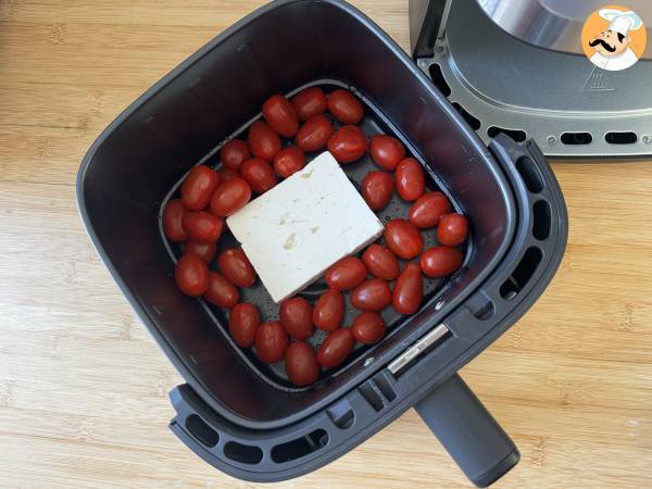 Airfryer ile fırında beyaz peynirli gnocchi, kiraz domates ve beyaz peynir ile süper hızlı bir yemek! - Hazırlık adım 1