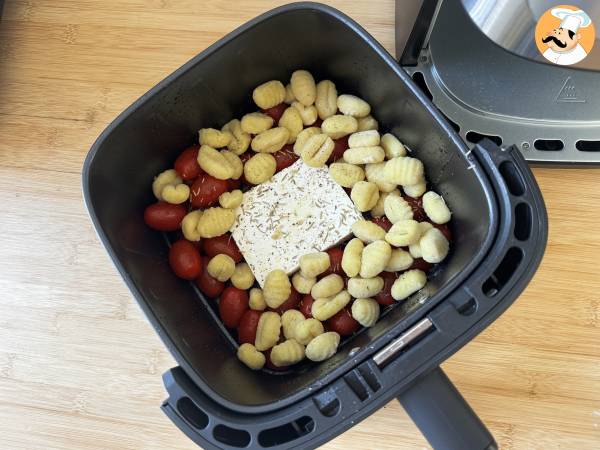 Airfryer ile fırında beyaz peynirli gnocchi, kiraz domates ve beyaz peynir ile süper hızlı bir yemek! - Hazırlık adım 2