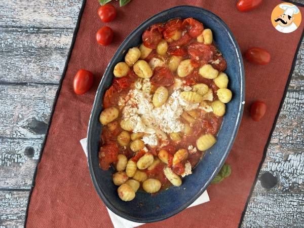 Airfryer ile fırında beyaz peynirli gnocchi, kiraz domates ve beyaz peynir ile süper hızlı bir yemek! - Hazırlık adım 5