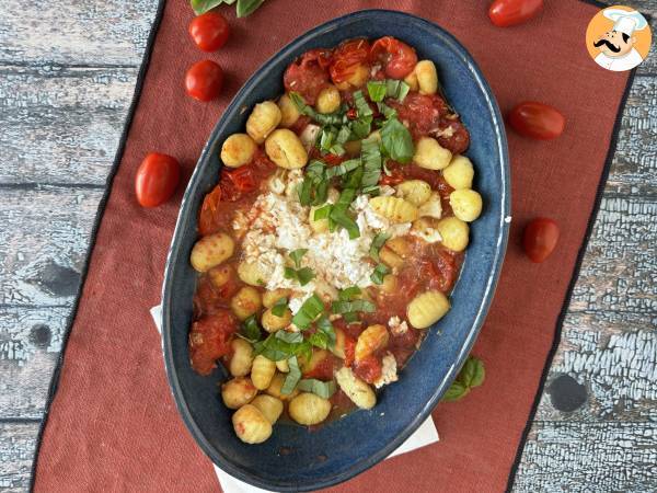 Airfryer ile fırında beyaz peynirli gnocchi, kiraz domates ve beyaz peynir ile süper hızlı bir yemek! - Hazırlık adım 6