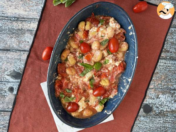 Airfryer ile fırında beyaz peynirli gnocchi, kiraz domates ve beyaz peynir ile süper hızlı bir yemek! - Hazırlık adım 7