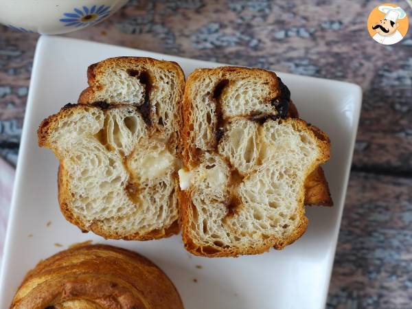 Cruffin, kruvasan ve muffin kombinasyonu, muhallebi ve çikolata ile - Hazırlık adım 15