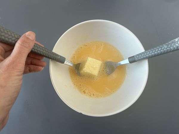 Hava fritözünde kızarmış süt. Daha az yağ ile geleneksel tatlı ve her zamanki gibi aynı lezzet. - Hazırlık adım 8