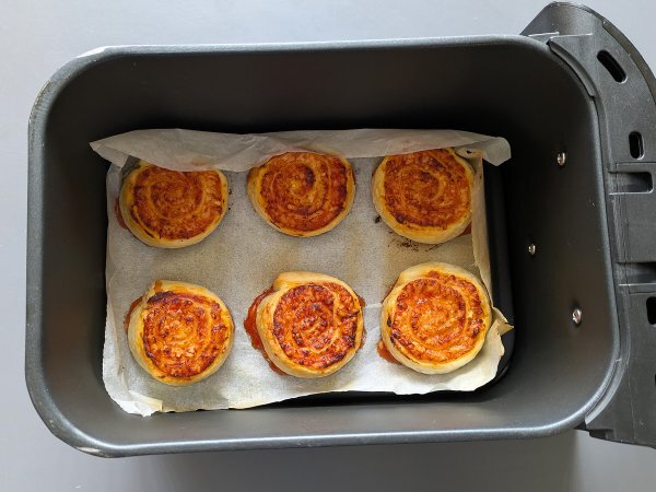 Hava fritözünde milföy ruloları: hızlı ve kolay tarif - Hazırlık adım 7