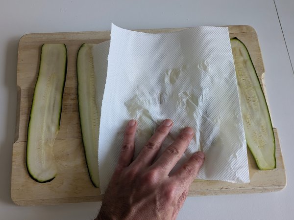 Hava fritözünde kabak parmigiana: hızlı, hafif ve çıtır - Hazırlık adım 4