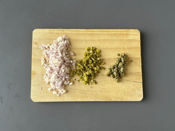 Tartar de fuet: klasik biftek tartarının hızlı bir versiyonu - Hazırlık adım 2