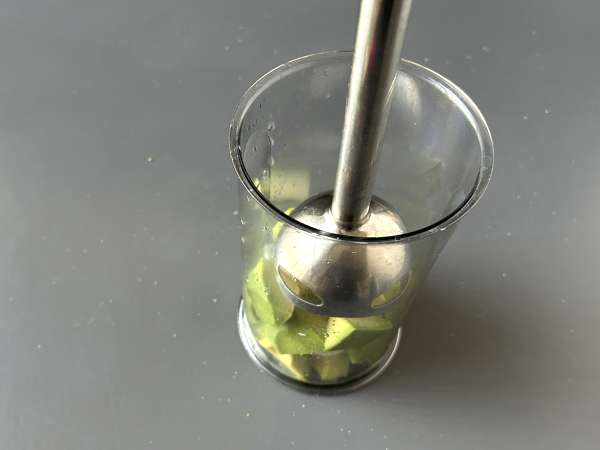 Haşlanmış yumurtalı kremalı avokado mayonezi - çiğ yumurta olmadan - Hazırlık adım 3