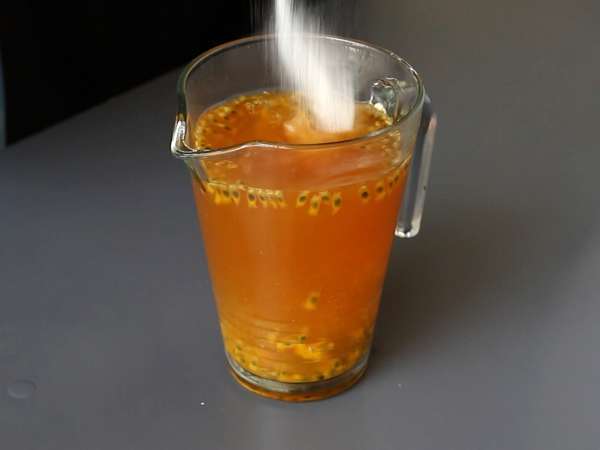 Çarkıfelek meyveli buzlu çay - Hazırlık adım 3