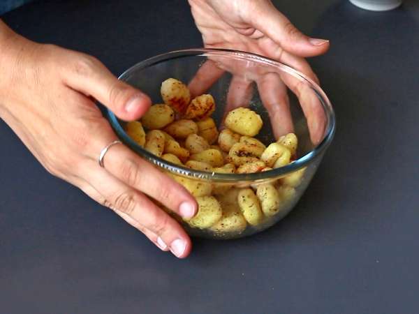 Çıtır gnocchi salatası, ultra şık, lezzetli ve dengeli, yaz için mükemmel! - Hazırlık adım 1
