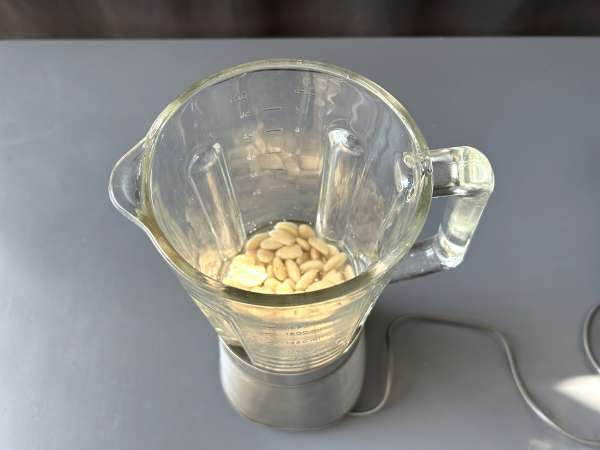 Endülüs Ajoblanco: Yaz aylarında her zaman isteyeceğiniz soğuk çorba - Hazırlık adım 3