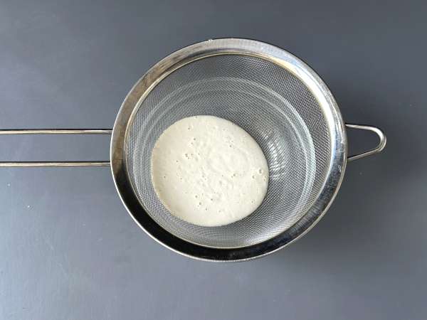 Endülüs Ajoblanco: Yaz aylarında her zaman isteyeceğiniz soğuk çorba - Hazırlık adım 6