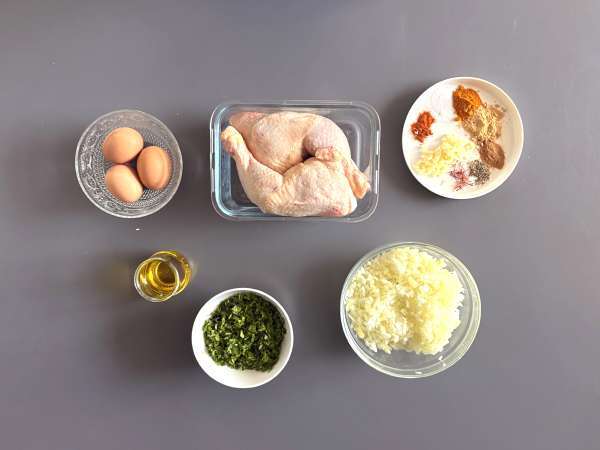 Tuğla hamurlu, tavuklu ve baharatlı geleneksel Fas böreği - Hazırlık adım 1