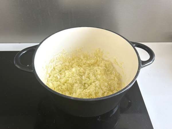 Tuğla hamurlu, tavuklu ve baharatlı geleneksel Fas böreği - Hazırlık adım 2