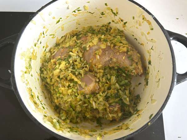 Tuğla hamurlu, tavuklu ve baharatlı geleneksel Fas böreği - Hazırlık adım 4