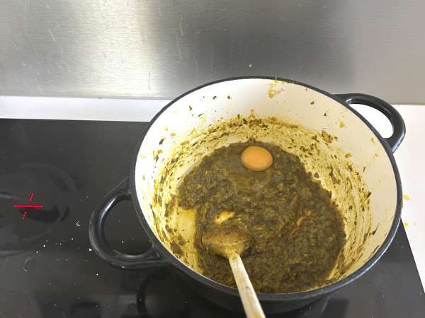 Tuğla hamurlu, tavuklu ve baharatlı geleneksel Fas böreği - Hazırlık adım 6