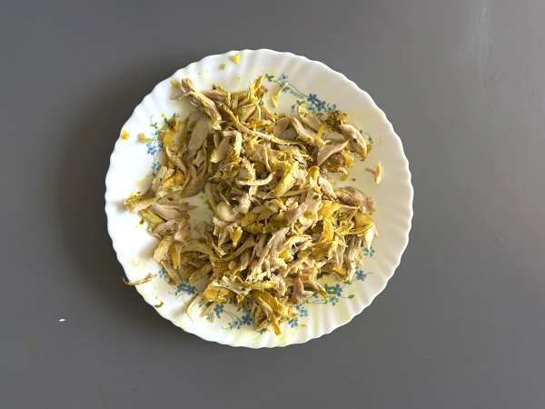 Tuğla hamurlu, tavuklu ve baharatlı geleneksel Fas böreği - Hazırlık adım 7