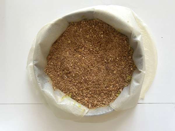 Tuğla hamurlu, tavuklu ve baharatlı geleneksel Fas böreği - Hazırlık adım 13