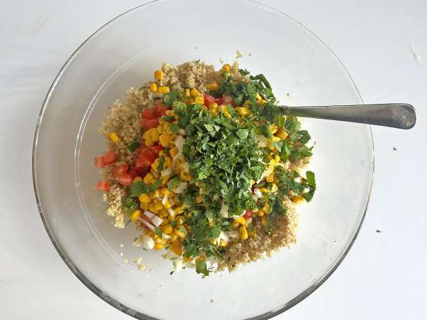 Tabbouleh aromalı kinoa salatası: Ferahlatıcı ve daha da sağlıklı - Hazırlık adım 4