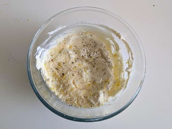 Roka ve ricotta peyniri ile doldurulmuş tortelloni di bresaola: lezzetli ve 10 dakikada hazır! - Hazırlık adım 2