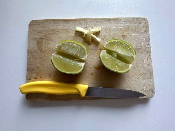 Limonlu Caipirinha: Kokteyl çalkalayıcı olmadan yapımı kolay Brezilya içeceği - Hazırlık adım 1
