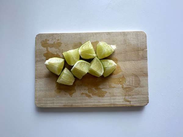 Limonlu Caipirinha: Kokteyl çalkalayıcı olmadan yapımı kolay Brezilya içeceği - Hazırlık adım 2