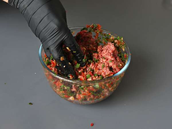 Ekmekli lavaş kebabı, meşhur kolay fırında pişmiş kebaplar! - Hazırlık adım 4