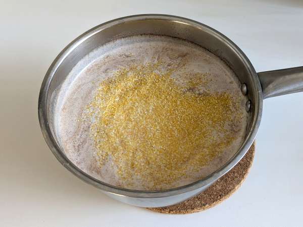 Mükemmel kremalı polenta: yumuşak ve lezzetli bir yemek için kolay tarif - Hazırlık adım 2