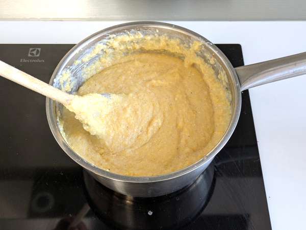 Mükemmel kremalı polenta: yumuşak ve lezzetli bir yemek için kolay tarif - Hazırlık adım 3